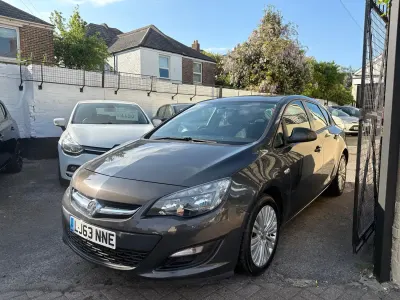 Gebraucht Vauxhall Astra 100 PS (73 kW) 2013 Grau Kleinwagen