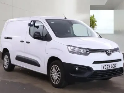 Used Toyota Proace 120 HP (88 kW) 2023 White MPV