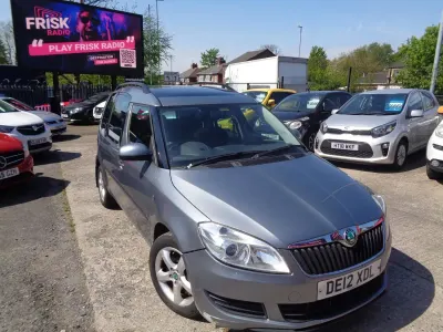 Usado Skoda Roomster SE 105 HP (77 kW) 2012 Cinzento Monovolume