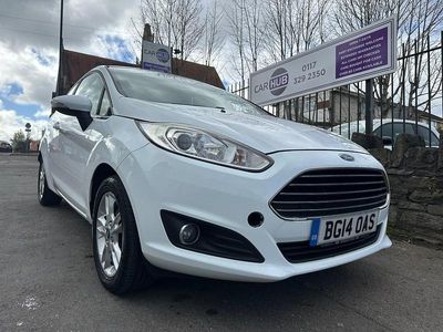 Used Ford Fiesta Zetec 82 HP (60 kW) 2014 White Hatchback