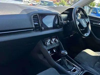Used Skoda Karoq SE L 150 HP (110 kW) 2023 Petrol blue metallic SUV