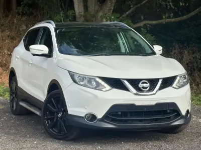 Used Nissan Qashqai Tekna 2014 White SUV