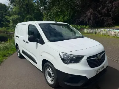 Used Vauxhall Combo 100 HP (73 kW) 2021 White MPV