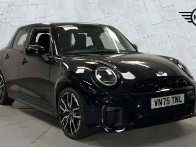 Used Mini Cooper Hatch 113 kW (154 HP) 2025 Black Hatchback