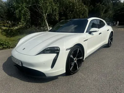Używany Porsche Taycan 350 kW (476 KM) 2023 Biały Kombi