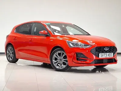 Used Ford Focus ST-Line 125 HP (91 kW) 2023 Red Hatchback