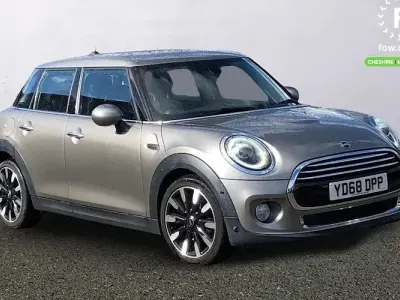 Usado Mini Cooper Comfort 136 CV (100 kW) 2019 Plateado Utilitario