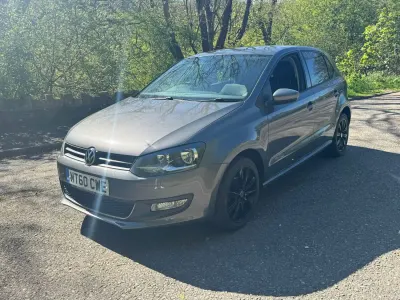 Usado VW Polo SEL 85 CV (62 kW) 2010 Gris Utilitario