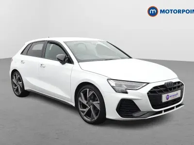 Begagnad Audi A3 Black Edition 2024 Vit Halvkombi
