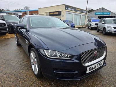 Begagnad Jaguar XE Portfolio 180 HK (132 kW) 2016 Blå Sedan
