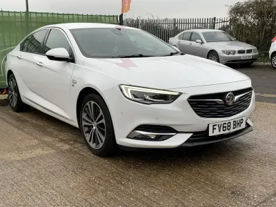 Begagnad Vauxhall Insignia Elite 2018 Vit Halvkombi