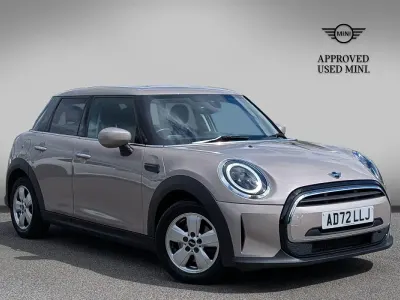 Begagnad Mini Cooper Classic 134 HK (98 kW) 2023 Grå Halvkombi