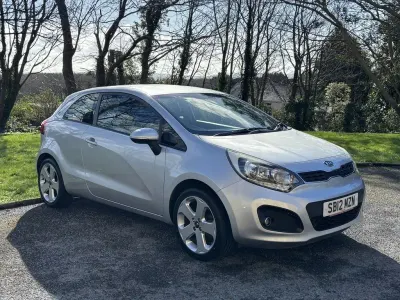 Used Kia Rio 107 HP (78 kW) 2012 Silver Hatchback