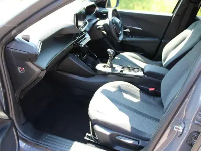 Used Peugeot 2008 Allure 129 HP (94 kW) 2024 Grey SUV