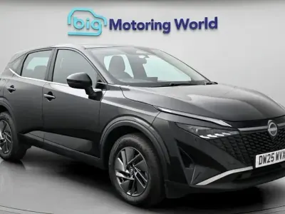 Używany Nissan Qashqai Acenta Premium 140 KM (102 kW) 2025 Czarny SUV