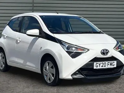 Used Toyota Aygo X-play 72 HP (52 kW) 2020 White Hatchback