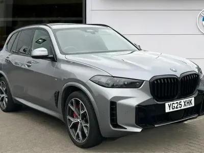 Begagnad BMW X5 M Sport 482 HK (354 kW) 2025 Grå SUV