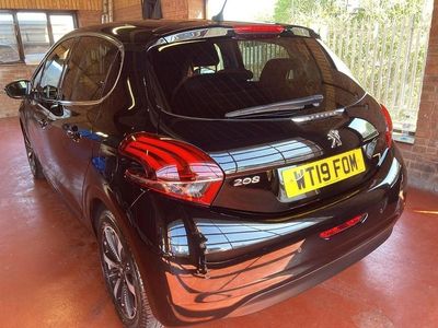 Używany Peugeot 208 S 2019 Czarny Hatchback