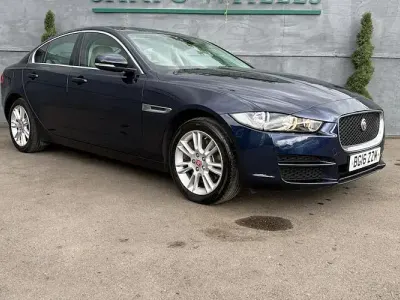 Used Jaguar XE Prestige 179 HP (131 kW) 2016 Blue Sedan