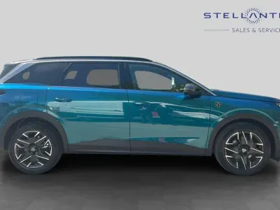 Usado Peugeot 5008 GT 134 HP (98 kW) 2025 Azul SUV
