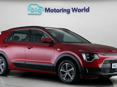 Gebraucht Kia Niro 141 PS (103 kW) 2023 Rot SUV