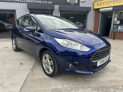 Używany Ford Fiesta Zetec 82 KM (60 kW) 2014 Niebieski Hatchback
