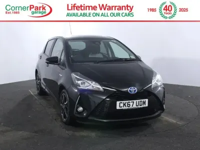 Used Toyota Yaris Design 100 HP (73 kW) 2017 Black Hatchback