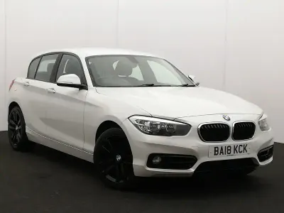 Begagnad BMW 120 Sport Line 190 HK (139 kW) 2018 Vit Halvkombi