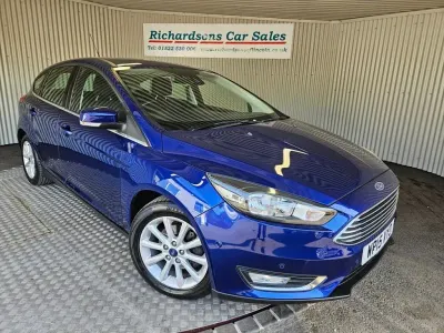 Używany Ford Focus Titanium 120 KM (88 kW) 2015 Niebieski Hatchback
