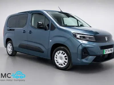 Used Vauxhall Combo Design Edition 100 kW (136 HP) 2024 Blue MPV