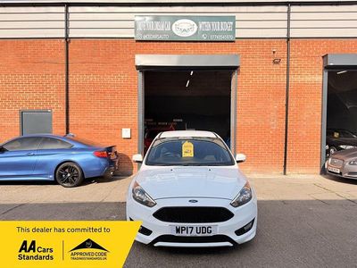Used Ford Focus ST-Line 125 HP (91 kW) 2017 White Hatchback