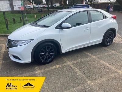 Used Honda Civic SE 100 HP (73 kW) 2013 White Hatchback