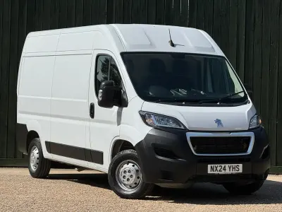 Begagnad Peugeot Boxer Premium 140 HK (102 kW) 2024 Vit Van