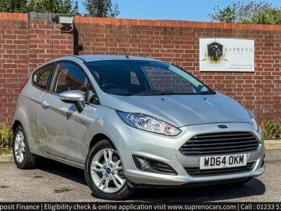 Używany Ford Fiesta Zetec 2015 Srebrny Hatchback