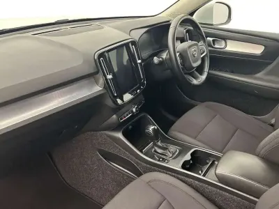 Used Volvo XC40 Momentum 150 HP (110 kW) 2020 White SUV
