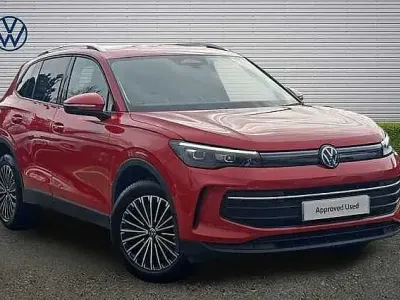 Begagnad VW Tiguan Match 150 HK (110 kW) 2024 Röd SUV