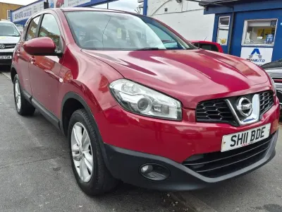 Begagnad Nissan Qashqai Acenta 117 HK (86 kW) 2011 Röd SUV