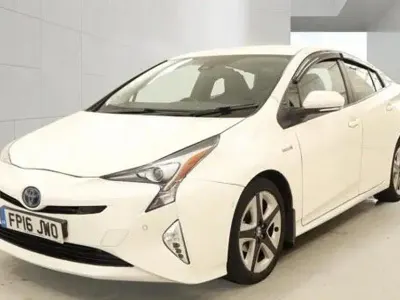 Used Toyota Prius 2016 White Hatchback