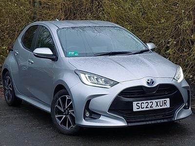 Used Toyota Yaris Hybrid Design 116 HP (85 kW) 2022 Silver Hatchback