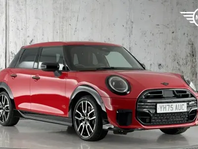 Used Mini Cooper Hatch 113 kW (154 HP) 2025 Red Hatchback