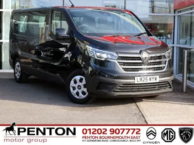 Usado Renault Trafic 150 HP (110 kW) 2025 Preto Monovolume