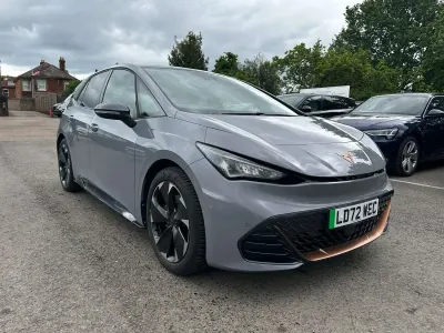 Usado Cupra Born 61 kW (84 CV) 2022 Gris Utilitario