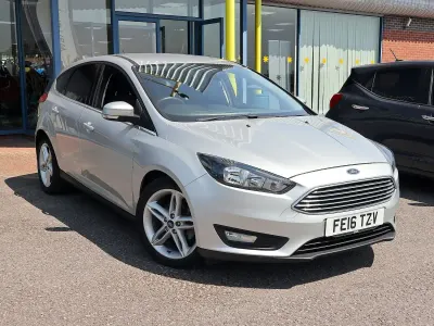 Used Ford Focus Zetec 125 HP (91 kW) 2016 Silver Hatchback