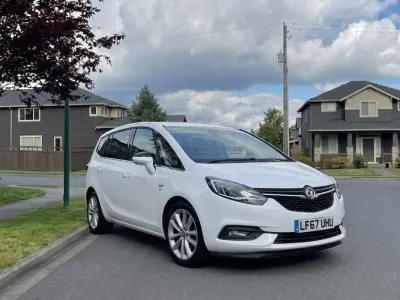 Begagnad Vauxhall Zafira Elite 140 HK (102 kW) 2017 Vit Minibuss