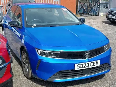 Second-hand Vauxhall Astra Design Edition 130 CP (95 kW) 2023 Albastru Hatchback