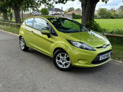 Second-hand Ford Fiesta 95 CP (69 kW) 2010 Verde Hatchback