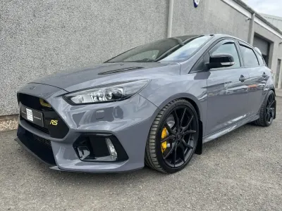 Begagnad Ford Focus RS 350 HK (257 kW) 2016 Grå Halvkombi