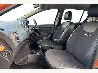 Używany Dacia Sandero Stepway 90 KM (66 kW) 2017 Pomarańczowy SUV