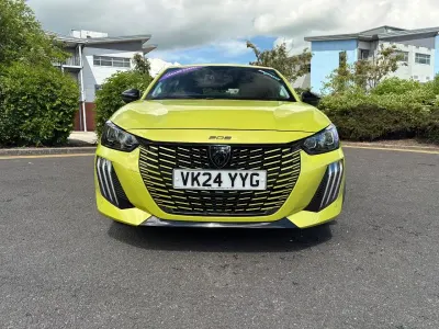 Used Peugeot 208 Allure 99 HP (72 kW) 2024 Yellow Hatchback