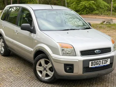 Used Ford Fusion Zetec 68 HP (50 kW) 2010 Silver Hatchback